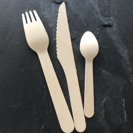 kit de couverts en bois recyclable et écologique est composé d'une fourchette, d'un couteau et d'une petite cuillère kit de couverts en bois recyclable et écologique est composé d'une fourchette, d'un couteau et d'une petite cuillère